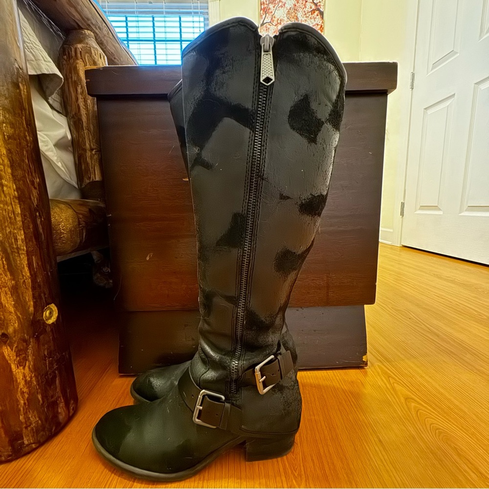 Donald Pliner black Suede Knee high boots.